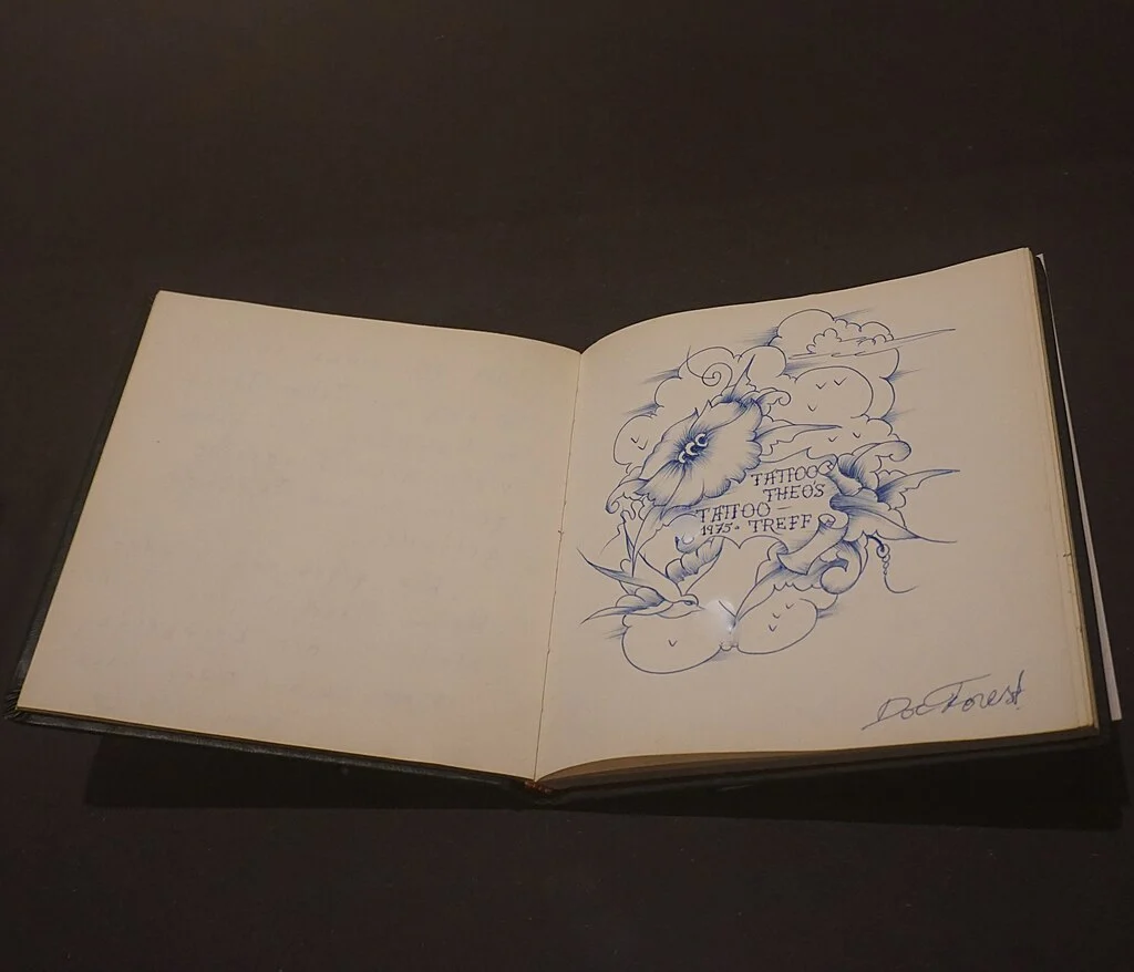 A 1975 guestbook from Thos-Tattoo-Treff in Hamburg was displayed in the Tattoo Legends exhibition at the Museum of Hamburg History.