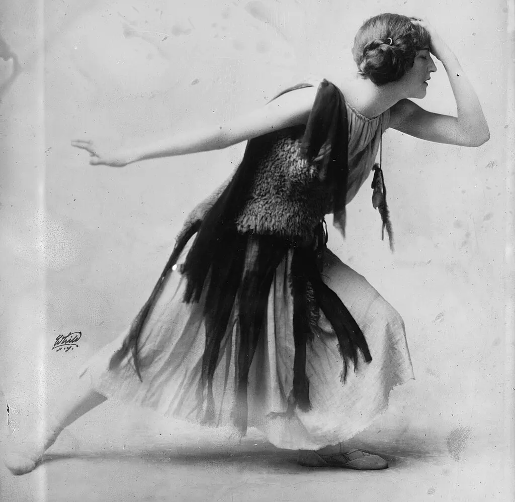 Violet Romer poses in a flapper-style dress in this early 20th-century portrait, taken sometime between 1910 and 1915.