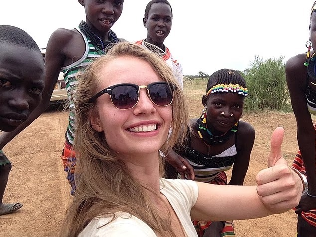 Sophia Koetsier with Ugandan children during her internship in Uganda.