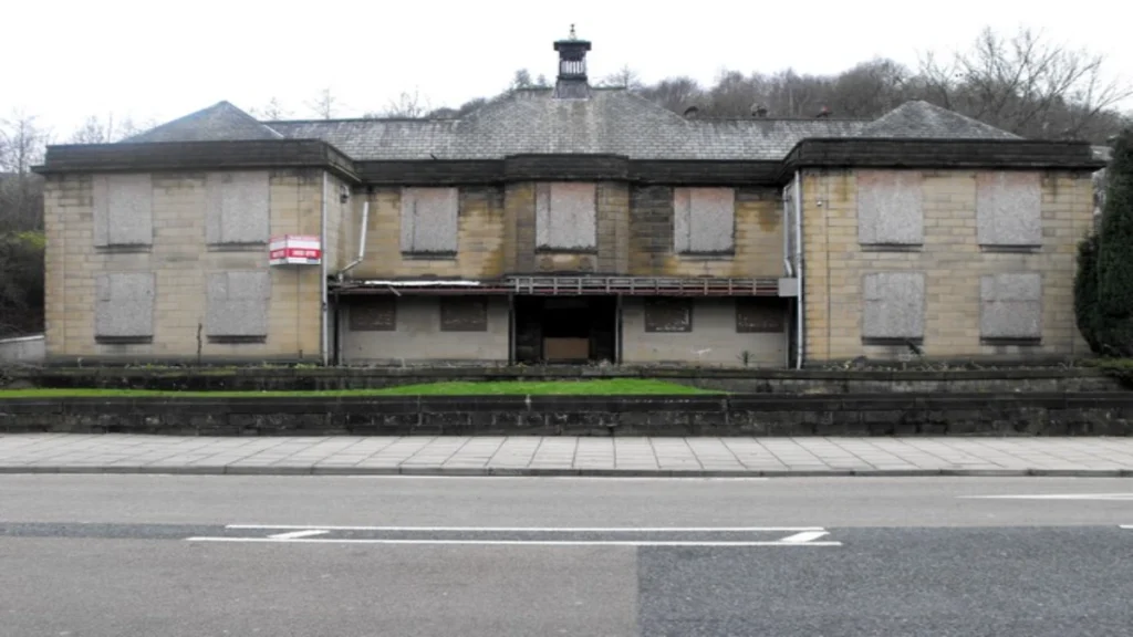 An image of the abandoned Abraham Omerod Medical Centre