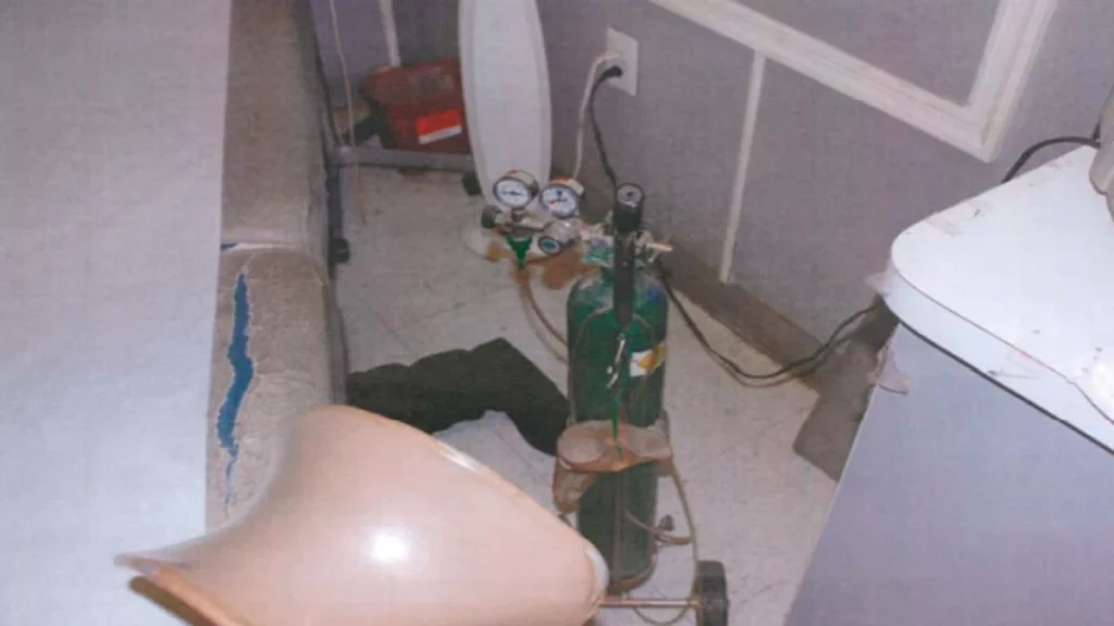 Grand Jury Report evidence showing an inside photo of Gosnell's clinic.