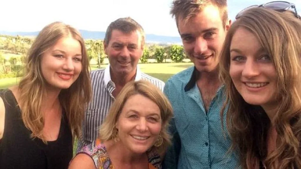 Riana, Mark, Jacoba, Mitchell, and Ella Tromp pictured before the family’s 2016 disappearance. Photo supplied by the family.