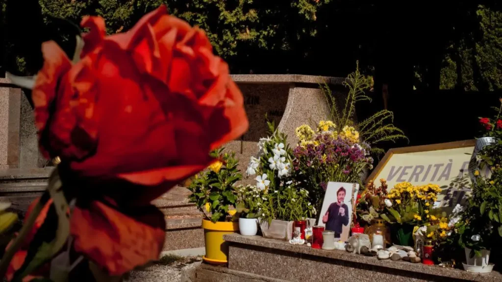 The grave of Italian PhD student Giulio Regeni adorned with fresh flowers