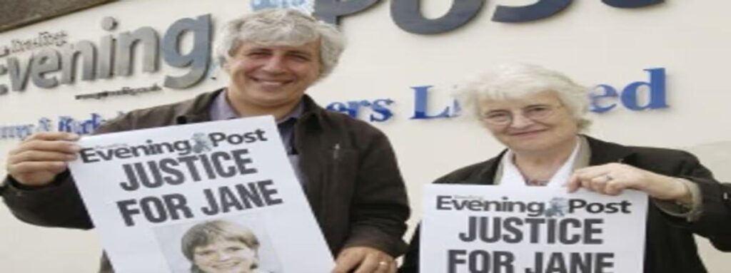 Elizabeth Longhurst standing with MP Martin Salter during a campaign against extreme pornography.