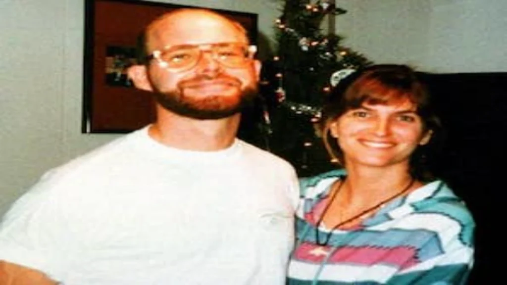 Tom and Eileen Lonergan posing together before their disappearance on the Great Barrier Reef in 1998.