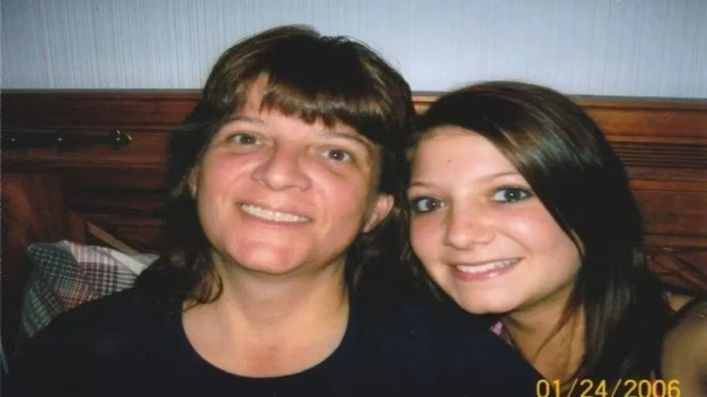 Hope Sprenger posing with her daughter, Kayla Berg, before the Wisconsin teenager disappeared in 2009.