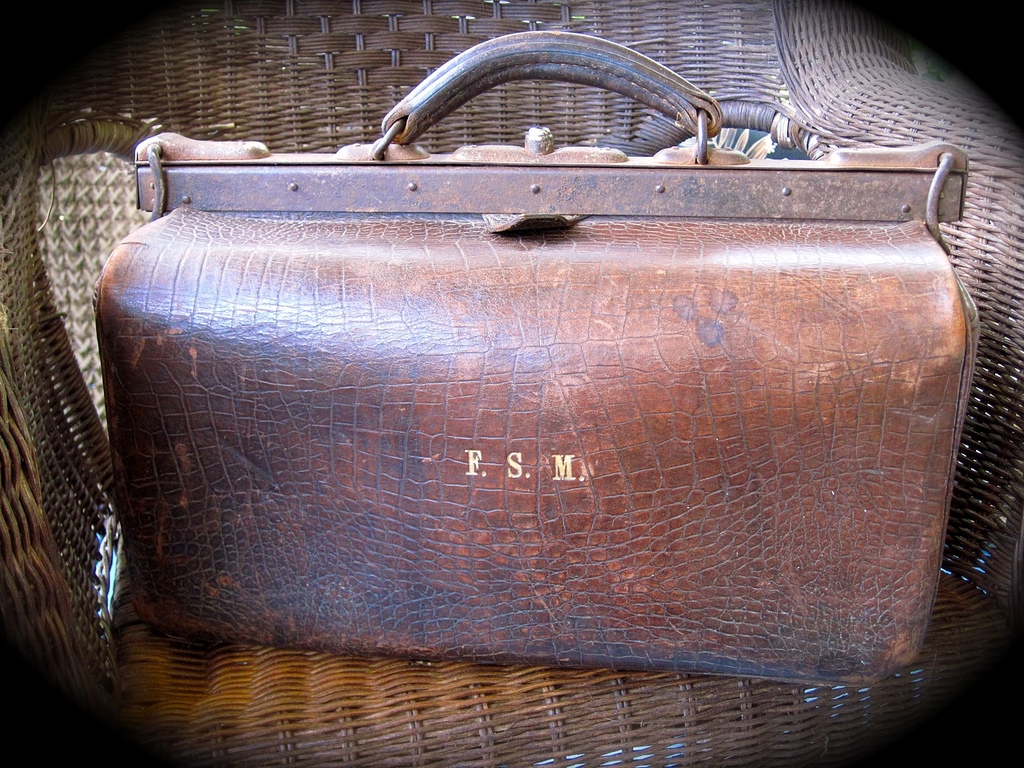Victorian Gladstone box similar to one used by Kate Webster after the murder of Julia Martha Thomas.
