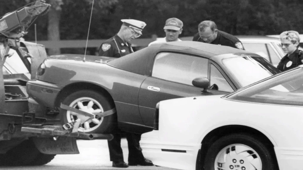 Investigators tow Jodi's 1991 Miata away for further analysis