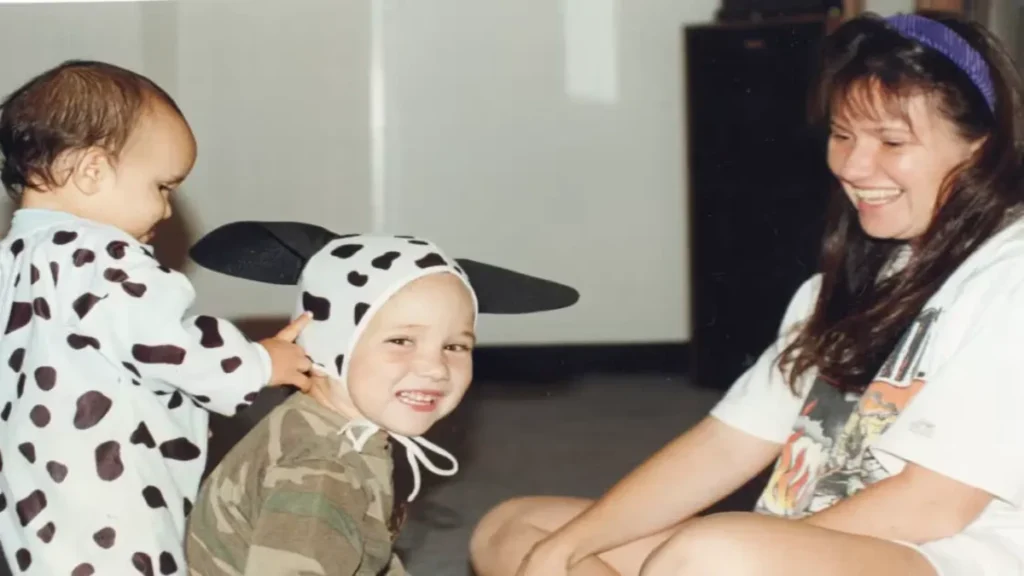 Sherri Malarik posing with her children Tera and Jacob before her 2001 death.