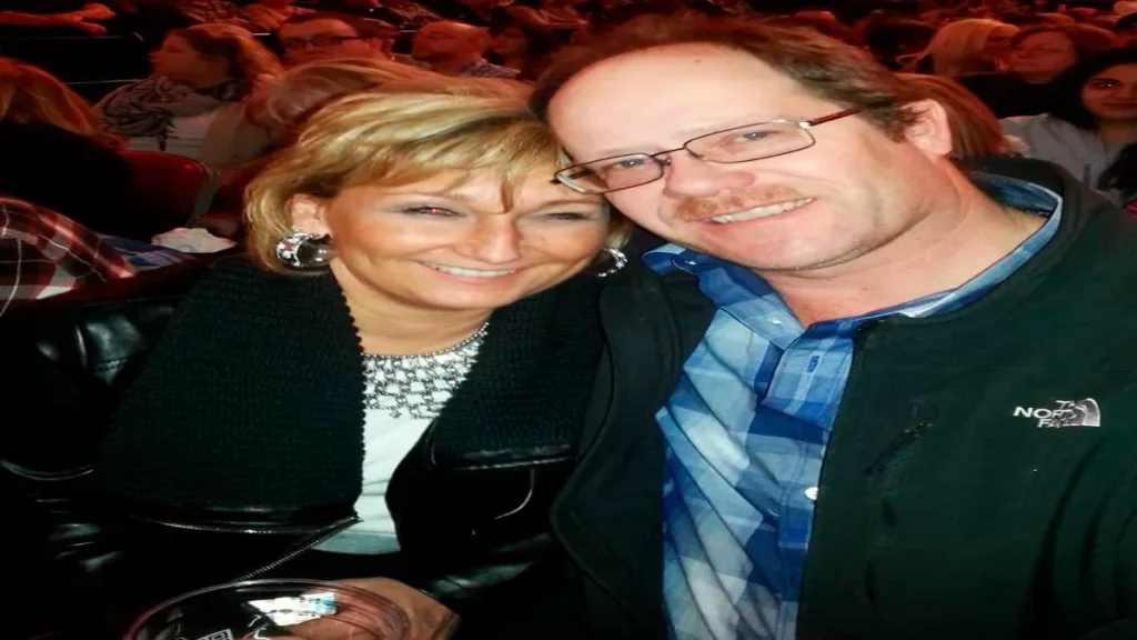 Dee Anne Warner and Dale Warner together at a concert before her 2021 disappearance.