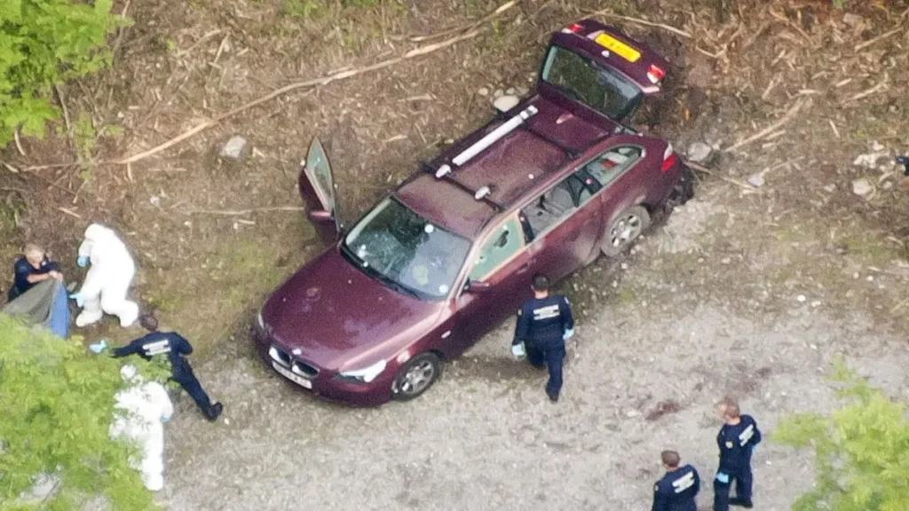 The wine red bmw with bullet holes at the secluded, forested lay-by/parking spot Le Martinet. 