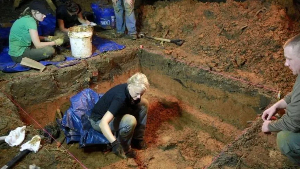 Dr. Erin Kimmerle excavating a grave at Boot Hill Cemetery at the former Dozier School for Boys.