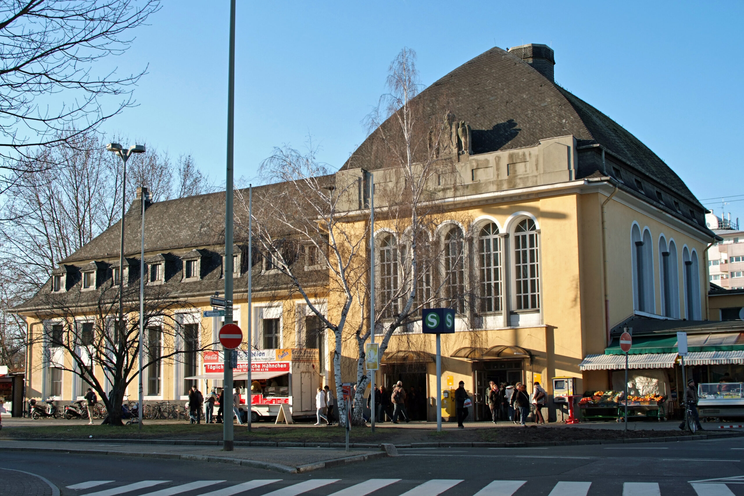 Park-like area around Frankfurt-Höchst station in Germany where Tristan Brübach often spent time.
