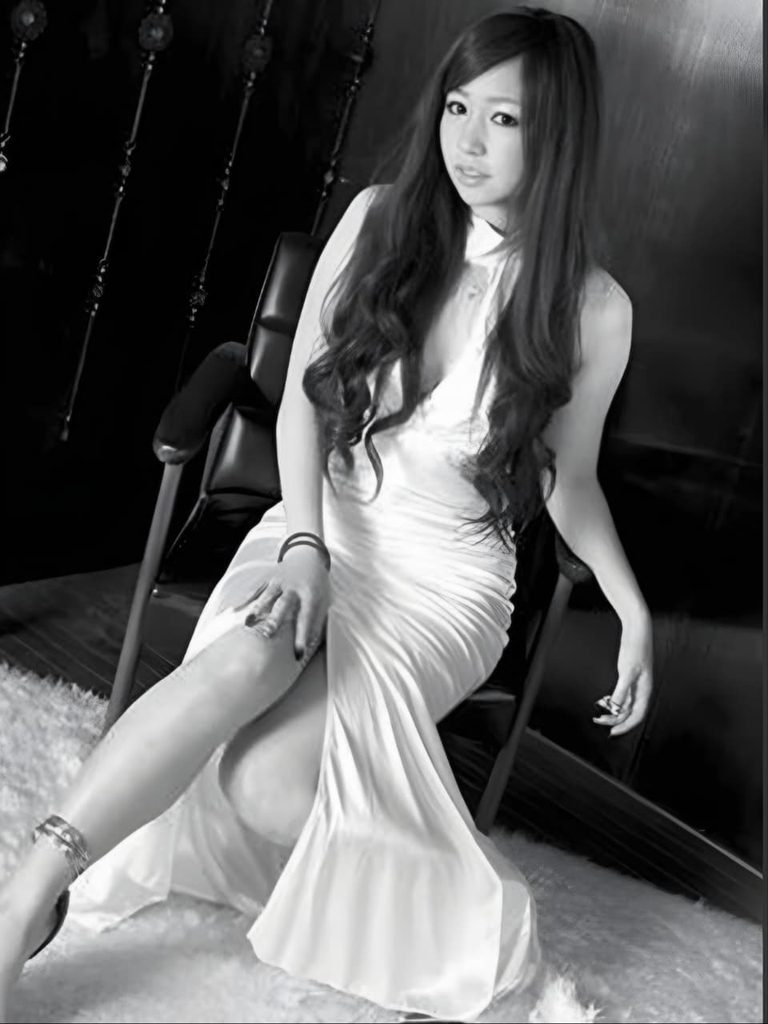 A photo of Sanae Shimomura taken for promotional purposes. Image taken from Friday Digital.
