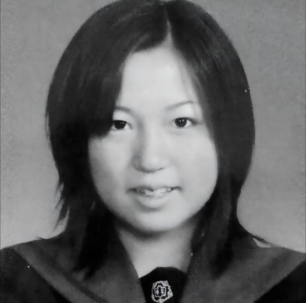 A photo of Sanae Shimomura in her junior high school graduation album. According to her classmates, she had been running away from home repeatedly since around this time. Image taken from Friday Digital.