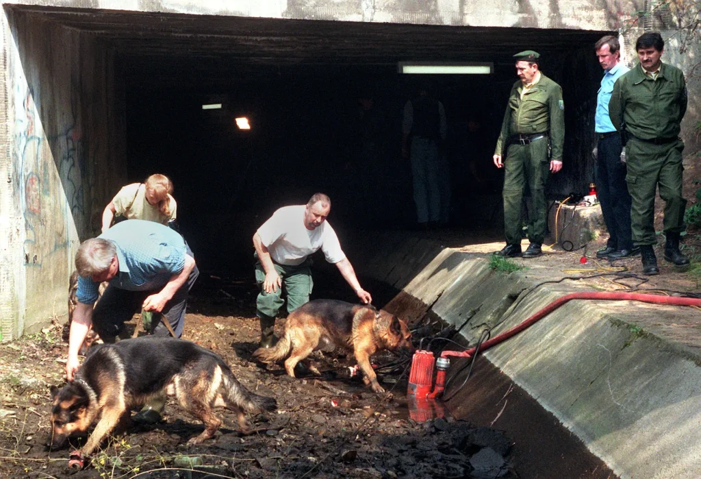 Police investigators using sniffer dogs and metal detectors during the search of the Tristan Brübach crime scene.