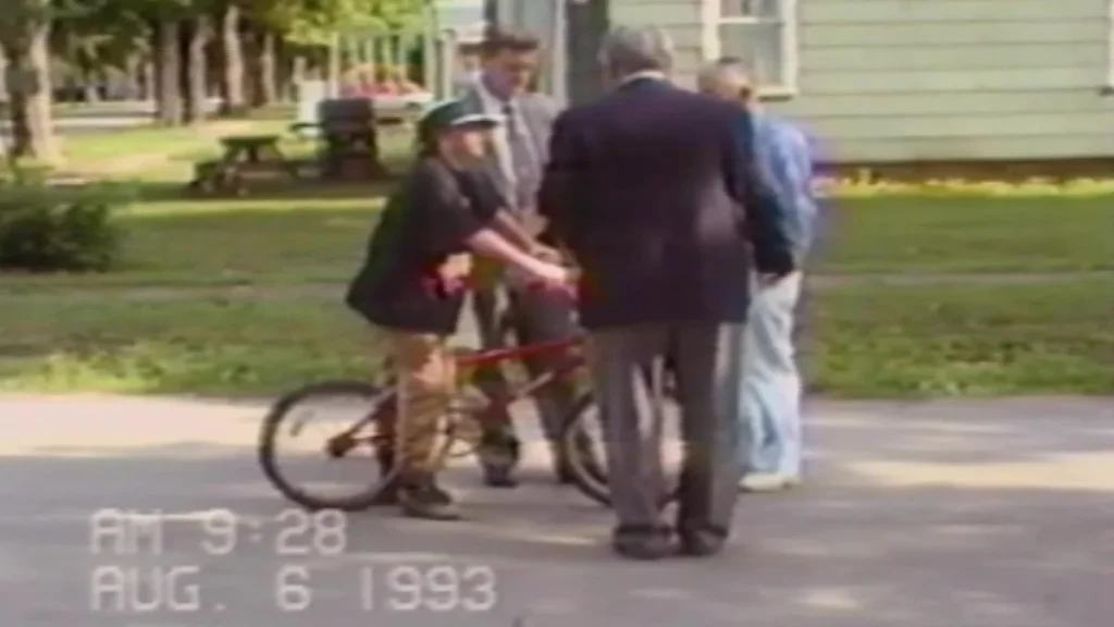 Investigators ask Eric Smith to get on his bike and show them where he was when he saw Derrick Robie