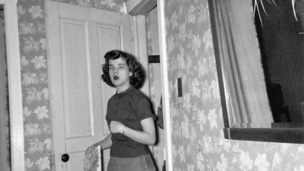 sally-horner-in-doorway-startled-fbi-scare-tactic