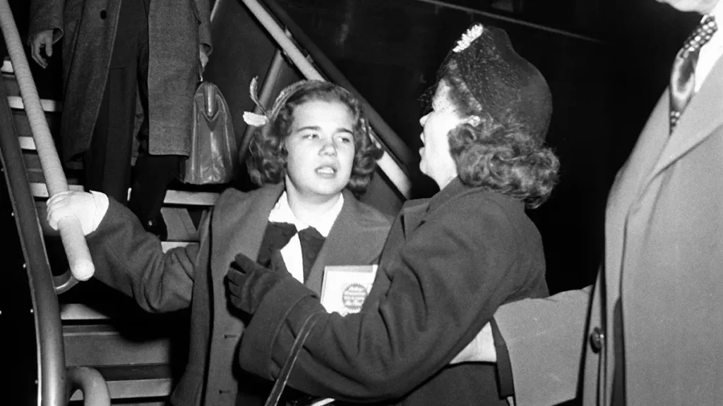 sally-horner-reunited-with-mother-ella-horner-after-21-months-of-captivity