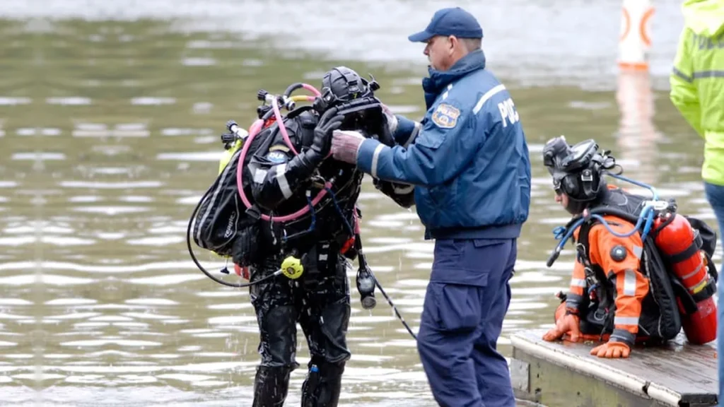 Divers searched the Schuylkill River for Toni Lee Sharpless on August 26, 2009.